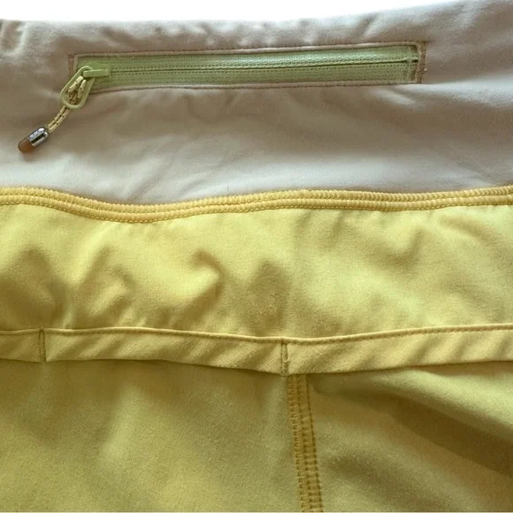 Lululemon Speed Up Short Coolmax 2.5”Burning Yellow. Size 6 - Picture 8 of 12